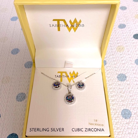 BRAND NEW Tabitha Webb silver gold toned necklace and stud earrings😍 - Picture 3 of 6